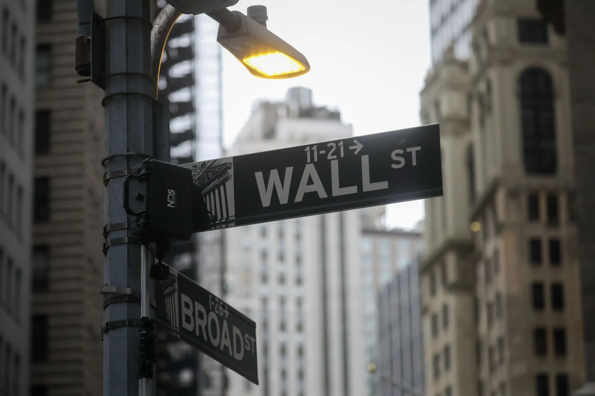 شاخص S&P 500 با سختی رشد کرد هم‌زمان با ازسرگیری مذاکرات آمریکا و چین: خلاصه بازارها